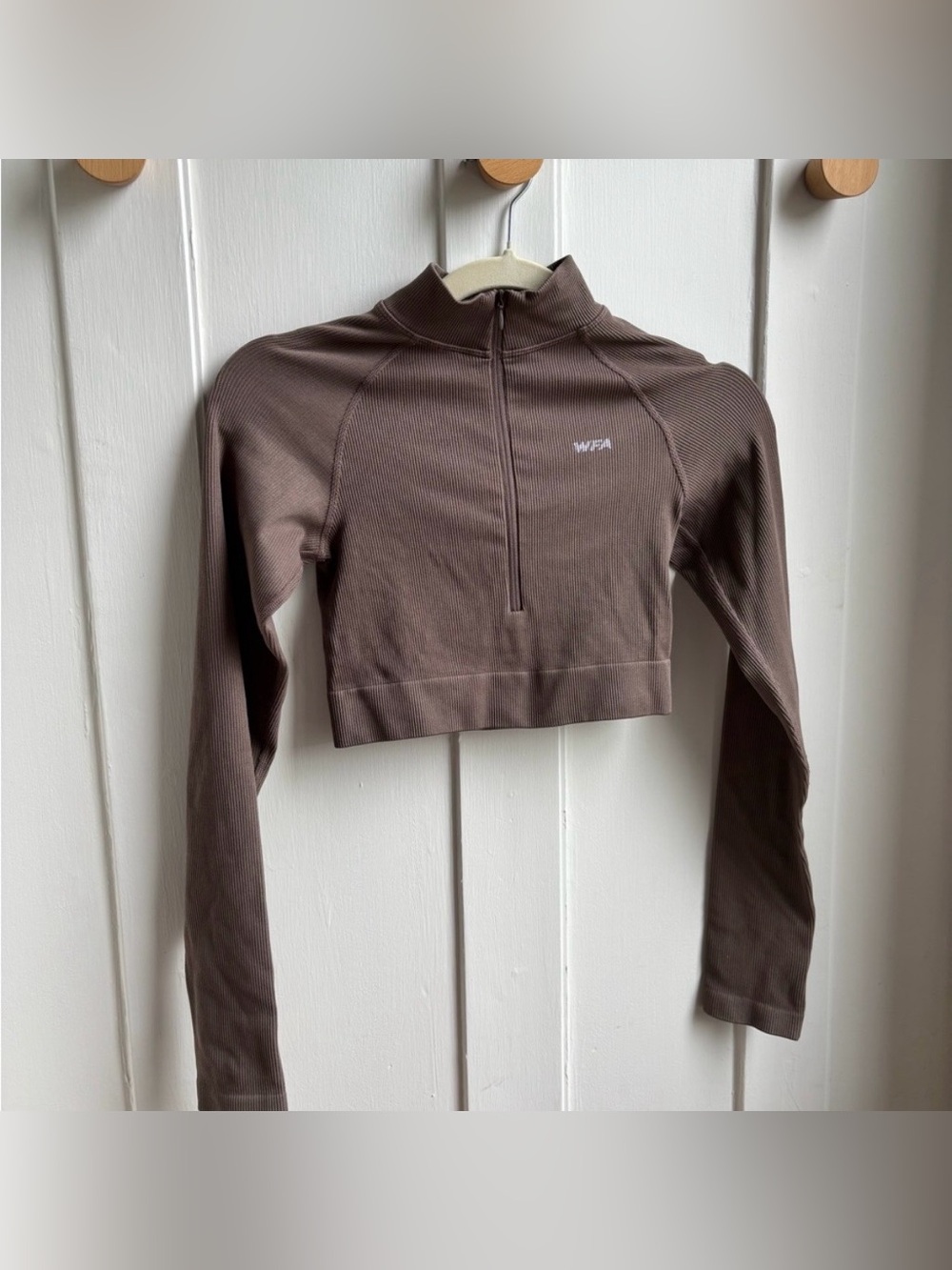 White Fox Active Mocha Brown
Seamless Long Sleeve Zip Crop Top size small